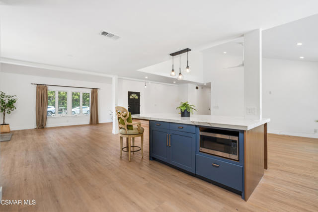 2257 Glastonbury Road, Westlake Village CA: https://media.crmls.org/mediaz/e0798592-188f-4c22-82c3-ffc540ca9eb8.jpg