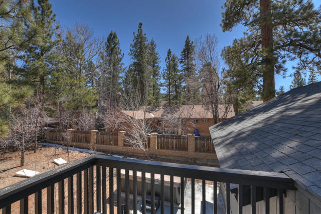 271 Bluebird Court, Big Bear CA: https://media.crmls.org/mediaz/e079d60f-f9ce-425d-8896-c230d4083cf4.jpg