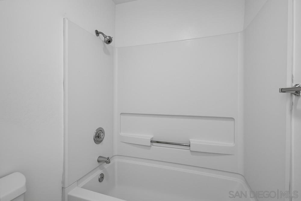 https://media.crmls.org/mediaz/e07a1729-f298-467f-a78e-5e0068aab0a6.jpg?preset=X-Large
