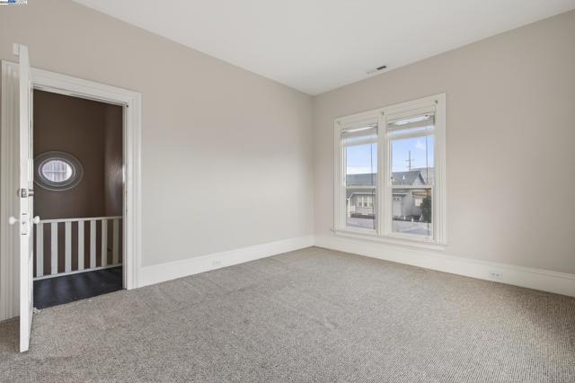 1011 E 11Th St, Oakland CA: https://media.crmls.org/mediaz/e07a2c43-fd11-4c98-9685-6e36c55ad81a.jpg