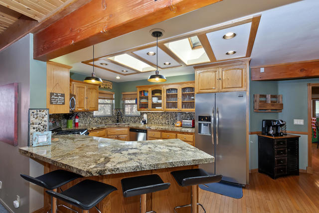 387 Wren Drive, Big Bear CA: https://media.crmls.org/mediaz/e07bde74-9de2-4993-8ffa-67f1f94578d1.jpg