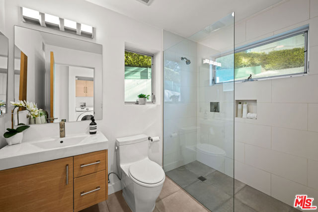 3631 Sunswept Drive, Studio City CA: https://media.crmls.org/mediaz/e07c3532-5e77-4048-8ae2-fca3a17575b4.jpg