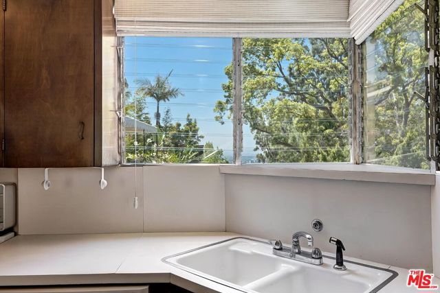 1591 Sunset Plaza Drive, Los Angeles CA: https://media.crmls.org/mediaz/e07c5276-cce2-4378-abd0-b721b5988a84.jpg