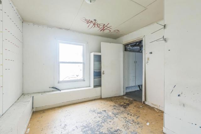 233 Village Way, South San Francisco CA: https://media.crmls.org/mediaz/e07cb604-636d-4192-a8c2-3fe0452e244d.jpg