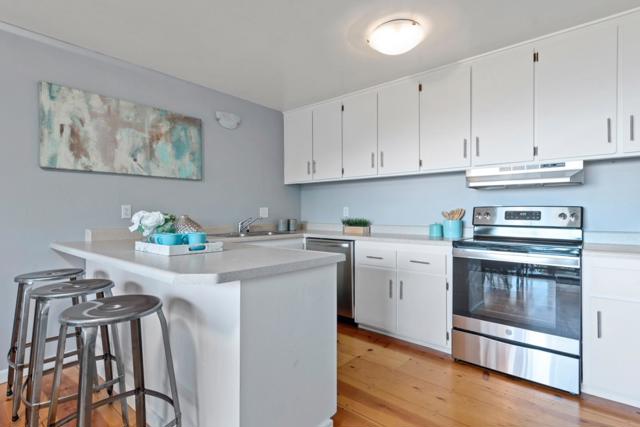 14826 Skyline Boulevard, Redwood City CA: https://media.crmls.org/mediaz/e07cbf3f-32ef-4bb0-93c6-766209d47cac.jpg