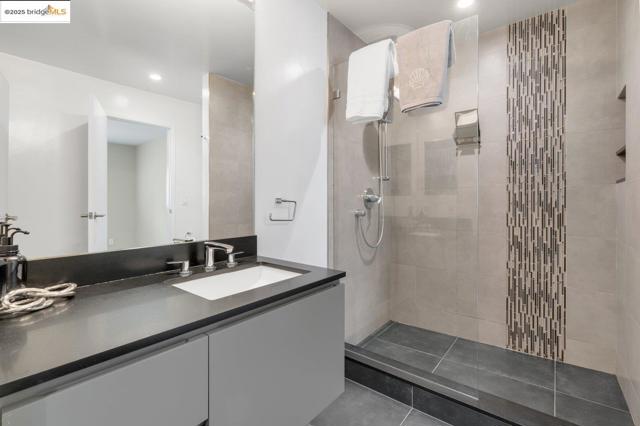 8711 Mountain Blvd, Oakland CA: https://media.crmls.org/mediaz/e07d6174-bcb9-433b-ae47-292e3bdc752c.jpg