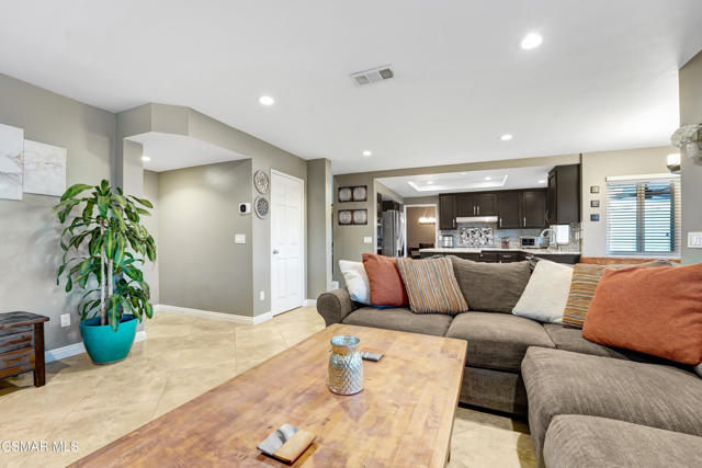 610 Nicole Drive, Newbury Park CA: https://media.crmls.org/mediaz/e07e05e5-1779-437f-9591-99c6c6f14f59.jpg