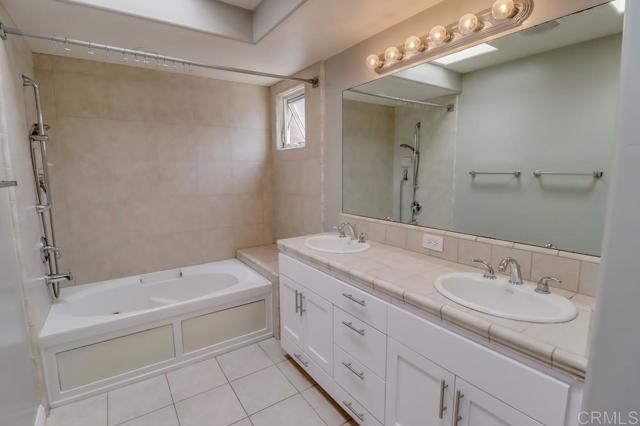 2167 Grand Avenue, San Diego CA: https://media.crmls.org/mediaz/e07e5af4-88de-4e54-b660-3248e7794f53.jpg