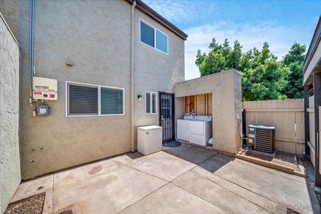 9559 Cottonwood Ave, Santee, California 92071, 3 Bedrooms Bedrooms, ,1 BathroomBathrooms,Townhouse,For Sale,Cottonwood Ave,240018661SD