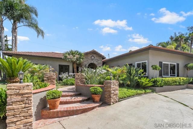 4716 S Mission Rd, Fallbrook CA: https://media.crmls.org/mediaz/e07ed89b-a3c6-425a-b4e3-8f1bad601cb6.jpg