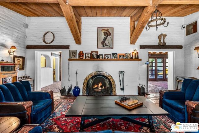 1011 E El Alameda, Palm Springs CA: https://media.crmls.org/mediaz/e0803121-4b04-49d4-9219-4f4f959bc00d.jpg
