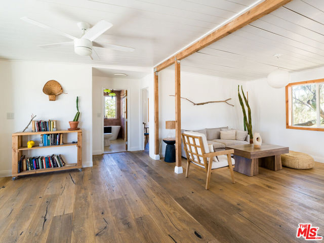 2724 Stonehill Avenue, Joshua Tree CA: https://media.crmls.org/mediaz/e0803901-47d5-4268-aabc-ccebbf54195f.jpg