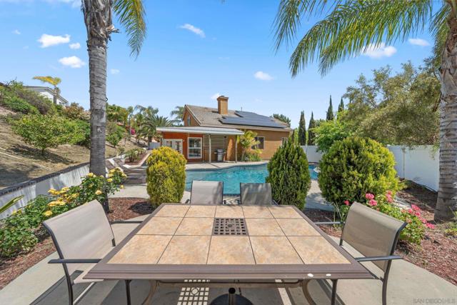 32246 Cour Meyney, Temecula CA: https://media.crmls.org/mediaz/e08131cd-9e8e-429c-a4c0-f59b24a3de50.jpg