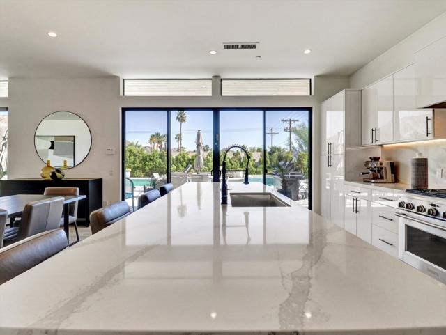 54050 Avenida Obregon, La Quinta CA: https://media.crmls.org/mediaz/e0816a01-e86c-45b6-be27-ca920fb700f8.jpg