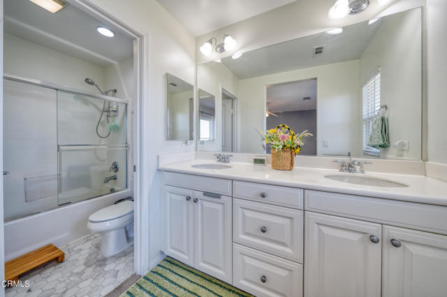 Detail Gallery Image 19 of 29 For 19534 Laroda Ln #225,  Saugus,  CA 91350 - 2 Beds | 2/1 Baths