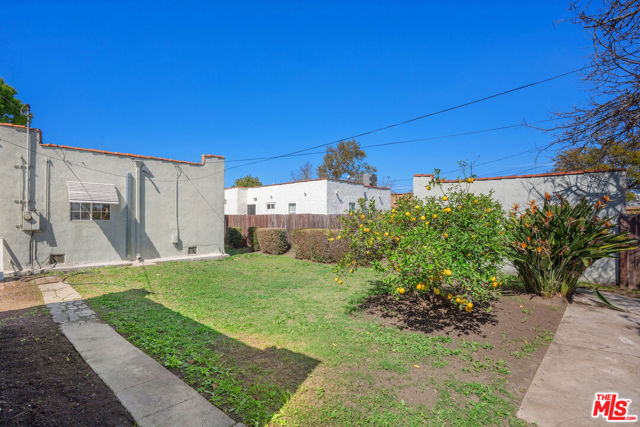 8740 La Salle Avenue, Los Angeles CA: https://media.crmls.org/mediaz/e081942a-c8d2-4206-a6af-3ebbfd9b4639.jpg
