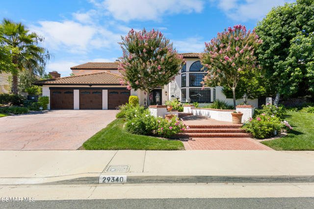 29340 Castlehill Drive, Agoura Hills CA: https://media.crmls.org/mediaz/e0827b7c-bcf8-402b-9b4b-f248b053f35b.jpg
