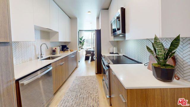 13900 Panay Way, Marina del Rey CA: https://media.crmls.org/mediaz/e0831a8e-6515-43b5-befc-38656377670e.jpg