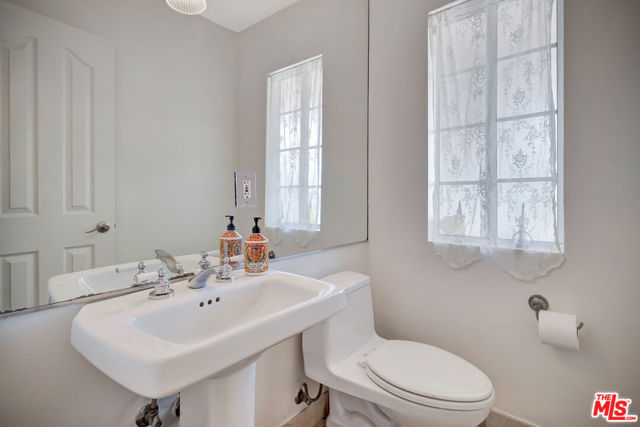 5252 Vanalden Avenue, Tarzana CA: https://media.crmls.org/mediaz/e0831f48-bf48-42da-a86a-4c6b89ffd08a.jpg