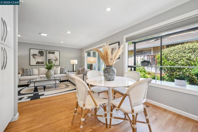 3245 Newport Court, Walnut Creek CA: https://media.crmls.org/mediaz/e0837793-dd3e-472c-bcb6-ccf3e806c519.jpg
