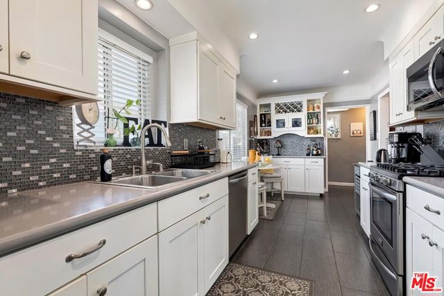 4844 W 94th Street, Inglewood CA: https://media.crmls.org/mediaz/e0839968-ac40-4ce8-9fd0-26c62076902d.jpg