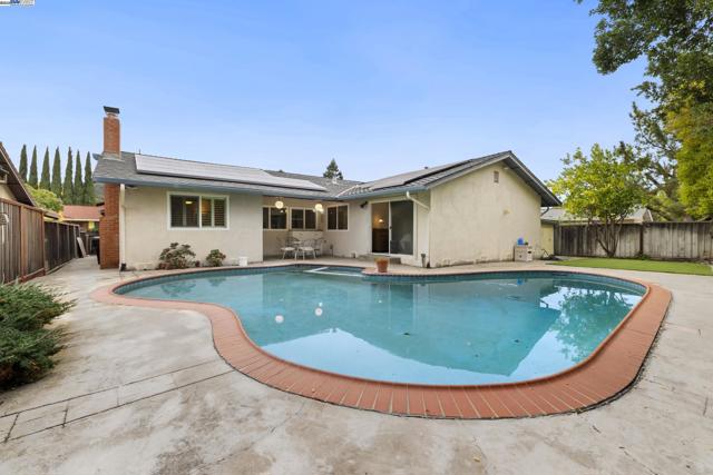 5145 Springdale Ave, Pleasanton CA: https://media.crmls.org/mediaz/e083dad8-ff32-42ee-b5cd-e77590fe5f09.jpg