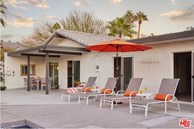 2291 E Calle Papagayo, Palm Springs CA: https://media.crmls.org/mediaz/e083df0e-db5f-43ed-90c1-e3ff954a3ba7.jpg