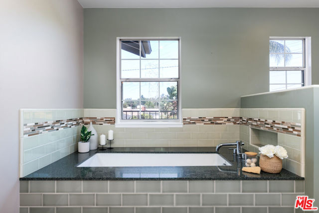 850 N Kenwood Street, Burbank CA: https://media.crmls.org/mediaz/e083f96e-af2f-4ff9-8aa5-cc588851108f.jpg