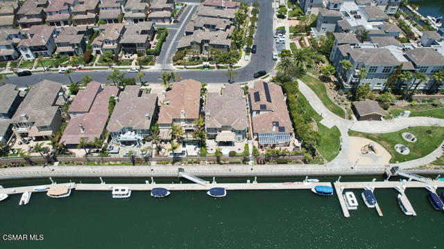 4014 Caribbean Street, Oxnard CA: https://media.crmls.org/mediaz/e084a189-bada-4cc6-b88d-93b15e9e7f25.jpg