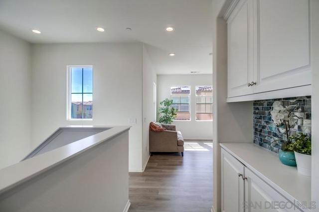 1225 Camino Avalon, Chula Vista CA: https://media.crmls.org/mediaz/e084c29d-b06f-4aaf-9d13-10961aad0021.jpg
