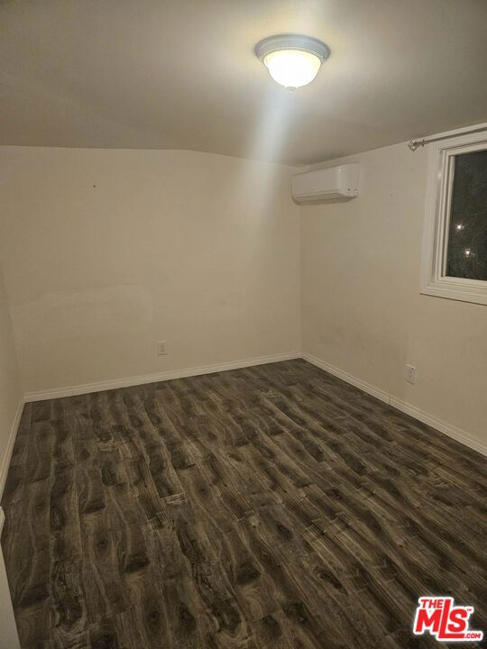 5021 1/2 Lowell Avenue, Glendale CA: https://media.crmls.org/mediaz/e08581be-29c5-4ddc-8bf0-483cef9efe8d.jpg