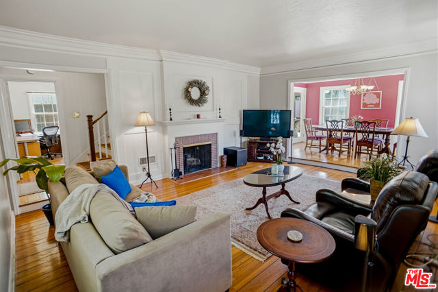 1816 Rosita Drive, Glendale CA: https://media.crmls.org/mediaz/e08616db-9596-4dad-91b1-2ce72c1e4a62.jpg