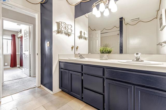 639 Eaker Ct, Antioch CA: https://media.crmls.org/mediaz/e086329a-cdbd-4f29-8608-2f817a78e934.jpg