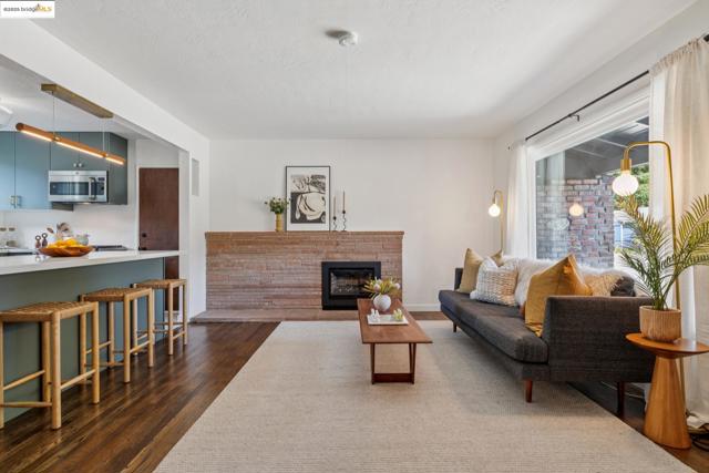 Image 6 of 60 For 2069 Horne St