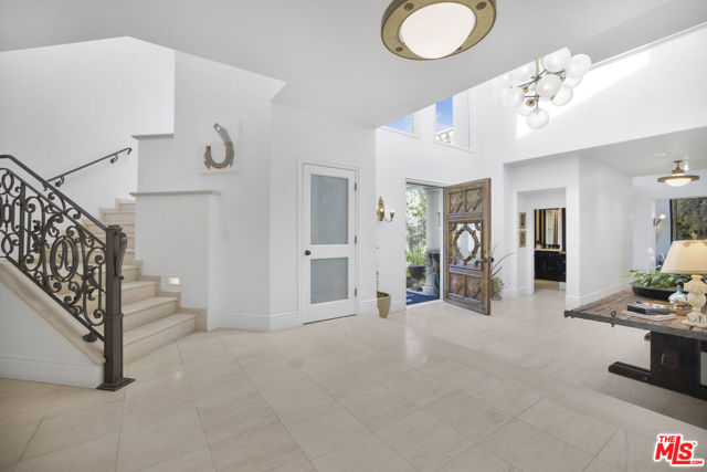 4001 Clarinda Drive, Tarzana CA: https://media.crmls.org/mediaz/e08651d5-2b39-4b19-b55e-2b7cf9b2e2ff.jpg