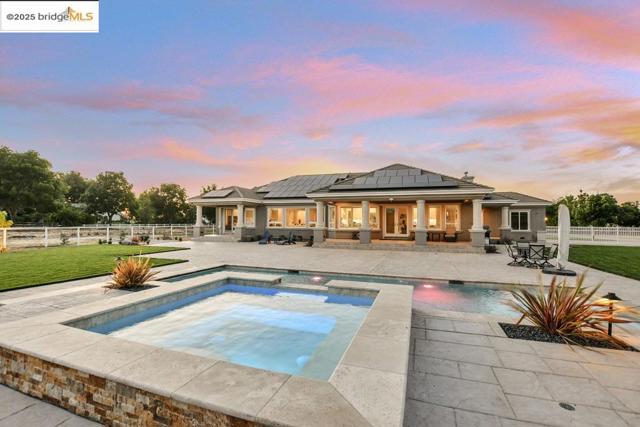 430 Ellisa Ln, Brentwood CA: https://media.crmls.org/mediaz/e086ba77-4ed2-41df-8b4f-7aeb16a5a952.jpg