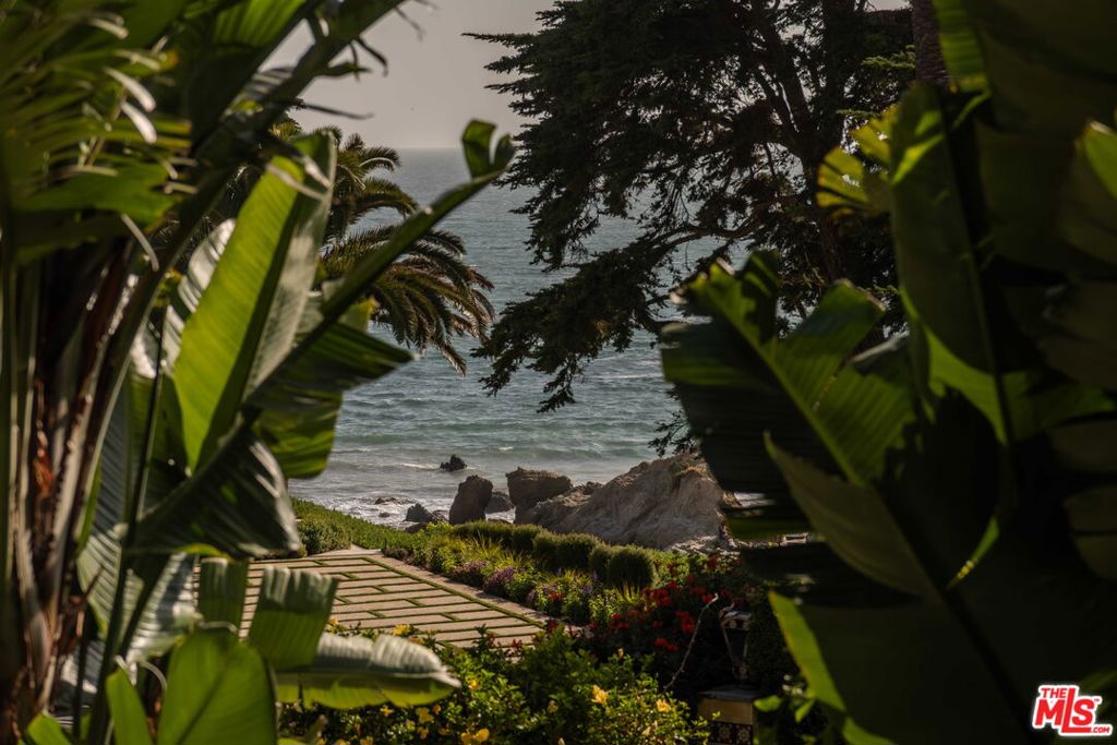 https://media.crmls.org/mediaz/e086d3df-3378-44e0-a63a-4b7abd9cd914.jpg?preset=X-Large