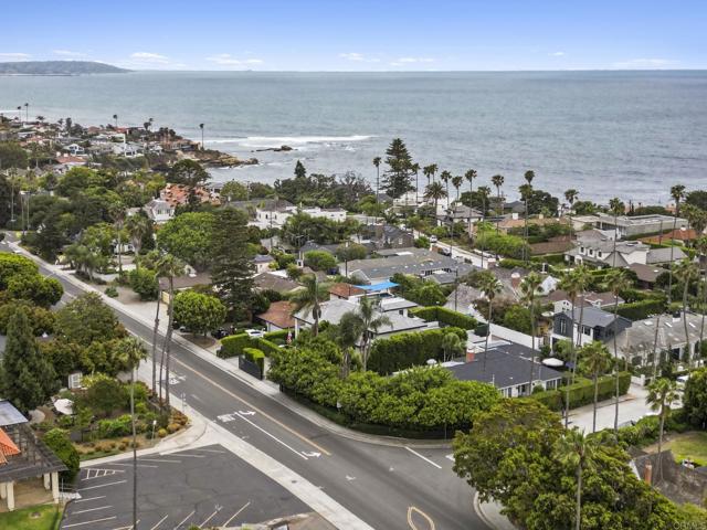 315 Mira Monte, La Jolla CA: https://media.crmls.org/mediaz/e0877f24-f757-4d78-ba2b-bf2038f5fcd5.jpg