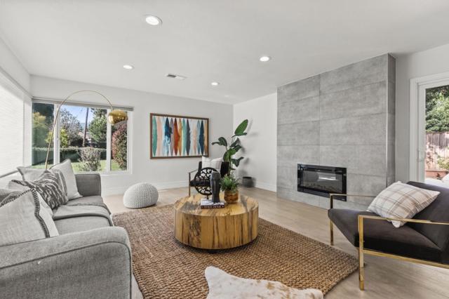 990 Rose Avenue, Mountain View CA: https://media.crmls.org/mediaz/e087bc54-3632-472d-853e-222a2a850f51.jpg