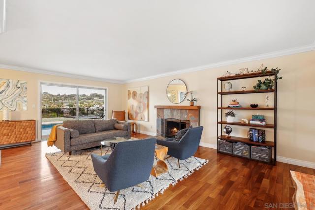 768 Sonrisa Street, Solana Beach CA: https://media.crmls.org/mediaz/e087f4d3-af6f-4dd8-bcb3-874c3f6b9b13.jpg