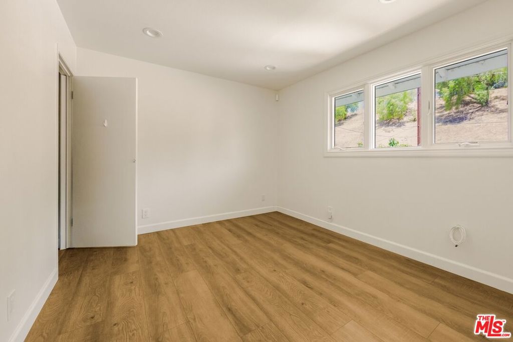 MLS #26875713 image #28