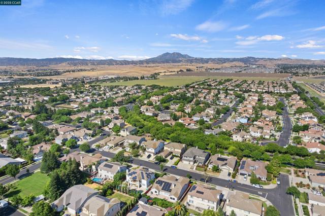 1840 Tanglewood Ln, Brentwood CA: https://media.crmls.org/mediaz/e08890a6-6c5a-4e9b-9a41-078d38aeac5e.jpg