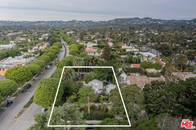 1405 N Park Way, Beverly Hills CA: https://media.crmls.org/mediaz/e08947cc-02d7-4c8b-8113-0f00424272d3.jpg