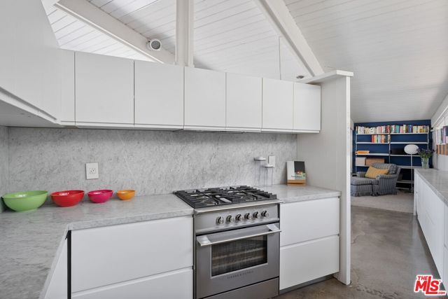 12400 Deerbrook Lane, Los Angeles CA: https://media.crmls.org/mediaz/e08963ab-4a49-44cb-8880-2c4e019e5bfd.jpg