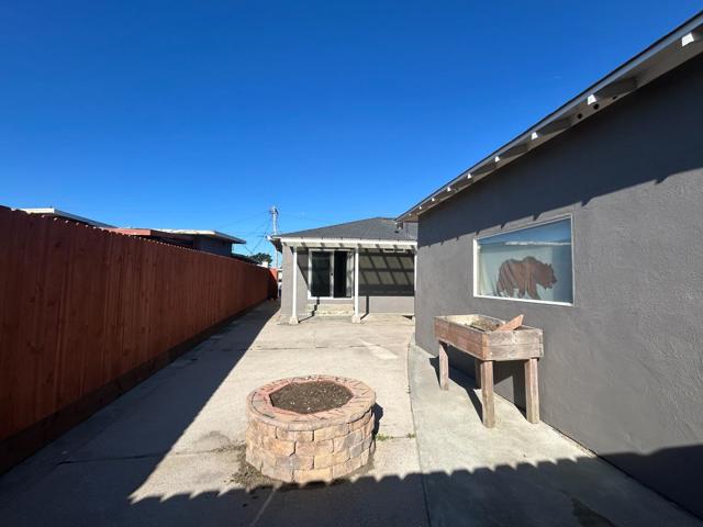 196 Surf Street, Pacifica CA: https://media.crmls.org/mediaz/e0898d17-a1d1-4776-a51a-ffbb5b26cf66.jpg