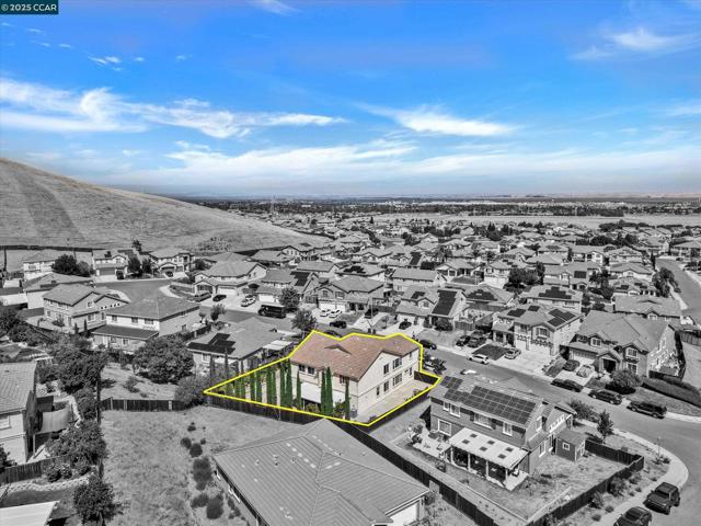 4007 Oak Knoll St, Antioch CA: https://media.crmls.org/mediaz/e08a02de-c7a3-4fa9-b3f1-a89199db8aa0.jpg