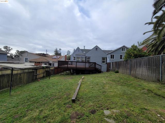 3504 68Th Ave, Oakland CA: https://media.crmls.org/mediaz/e08a633e-1988-4a77-9748-1fe2ba682508.jpg