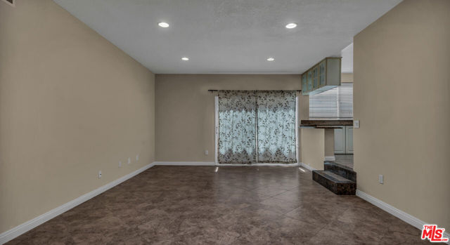 16661 Carousel Lane, Huntington Beach CA: https://media.crmls.org/mediaz/e08adf95-9122-4d41-a004-a73c2f3ee80f.jpg