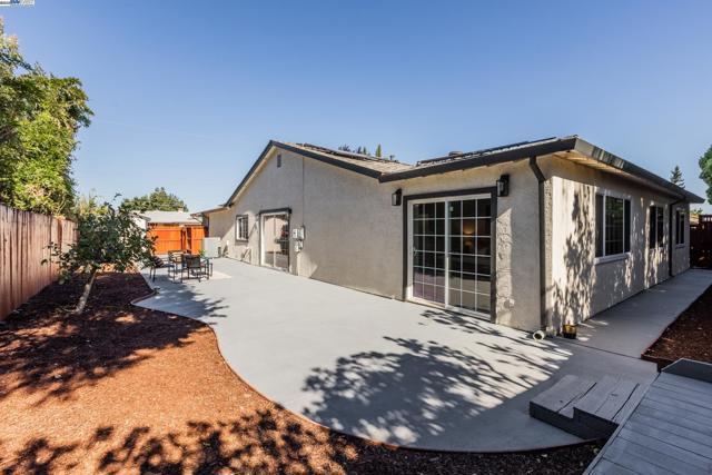766 Joyce St, Livermore CA: https://media.crmls.org/mediaz/e08b4471-622e-4b49-995d-51ab45206d2b.jpg