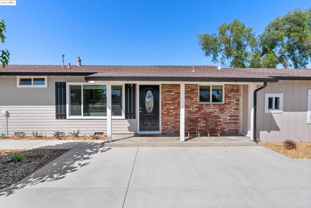 3393 Gateway Rd, Bethel Island CA: https://media.crmls.org/mediaz/e08bcfb6-2177-4750-8547-4dcea85298bd.jpg